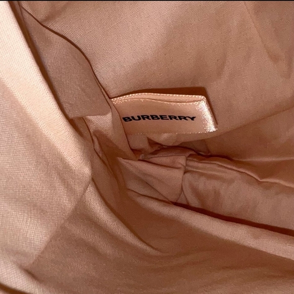 Burberry - Picture 8 of 8